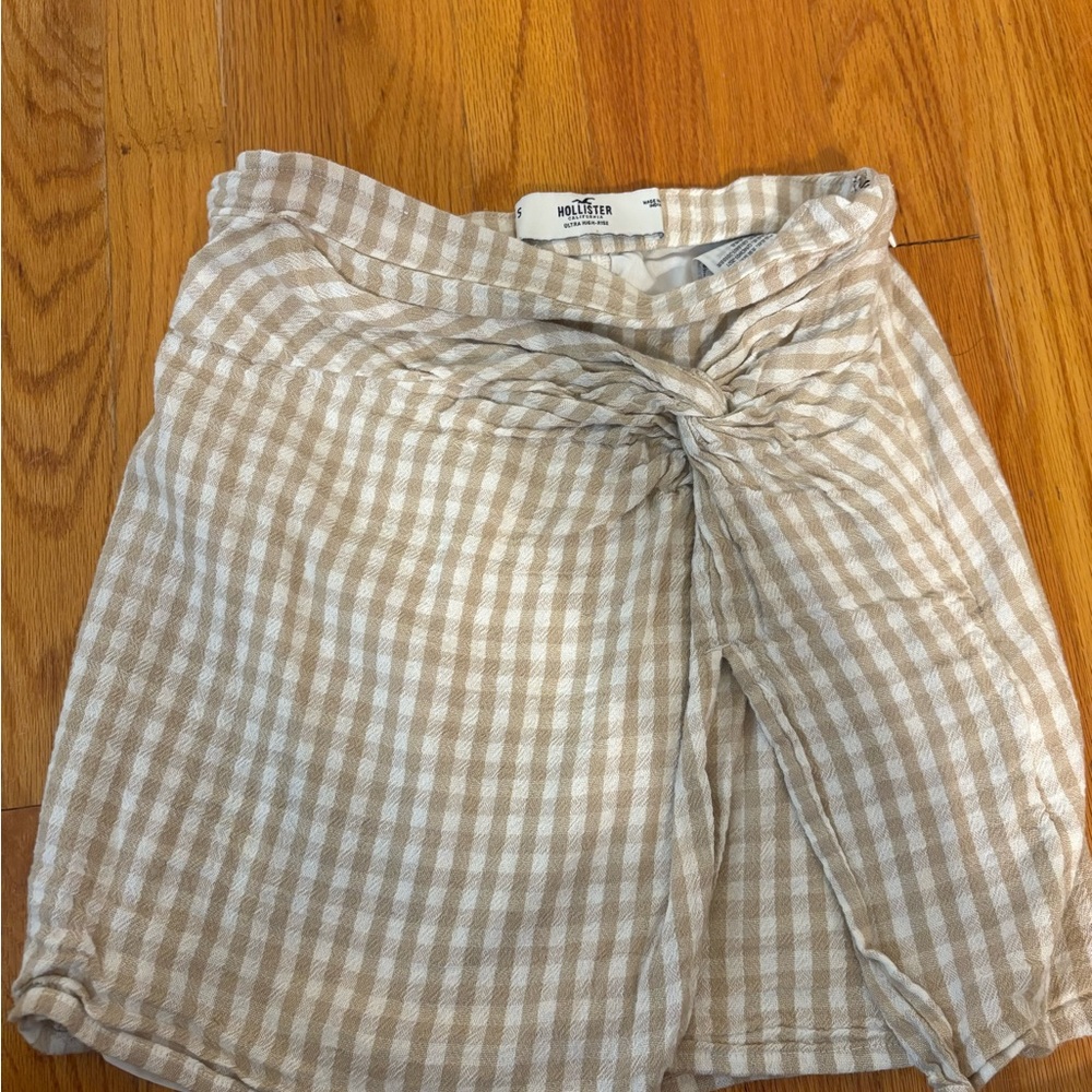 Hollister Beige and White Checkered Skirt
